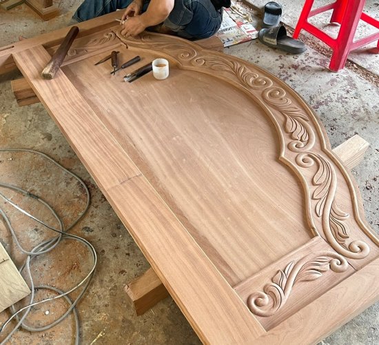 Đầu giường chạm hoa văn